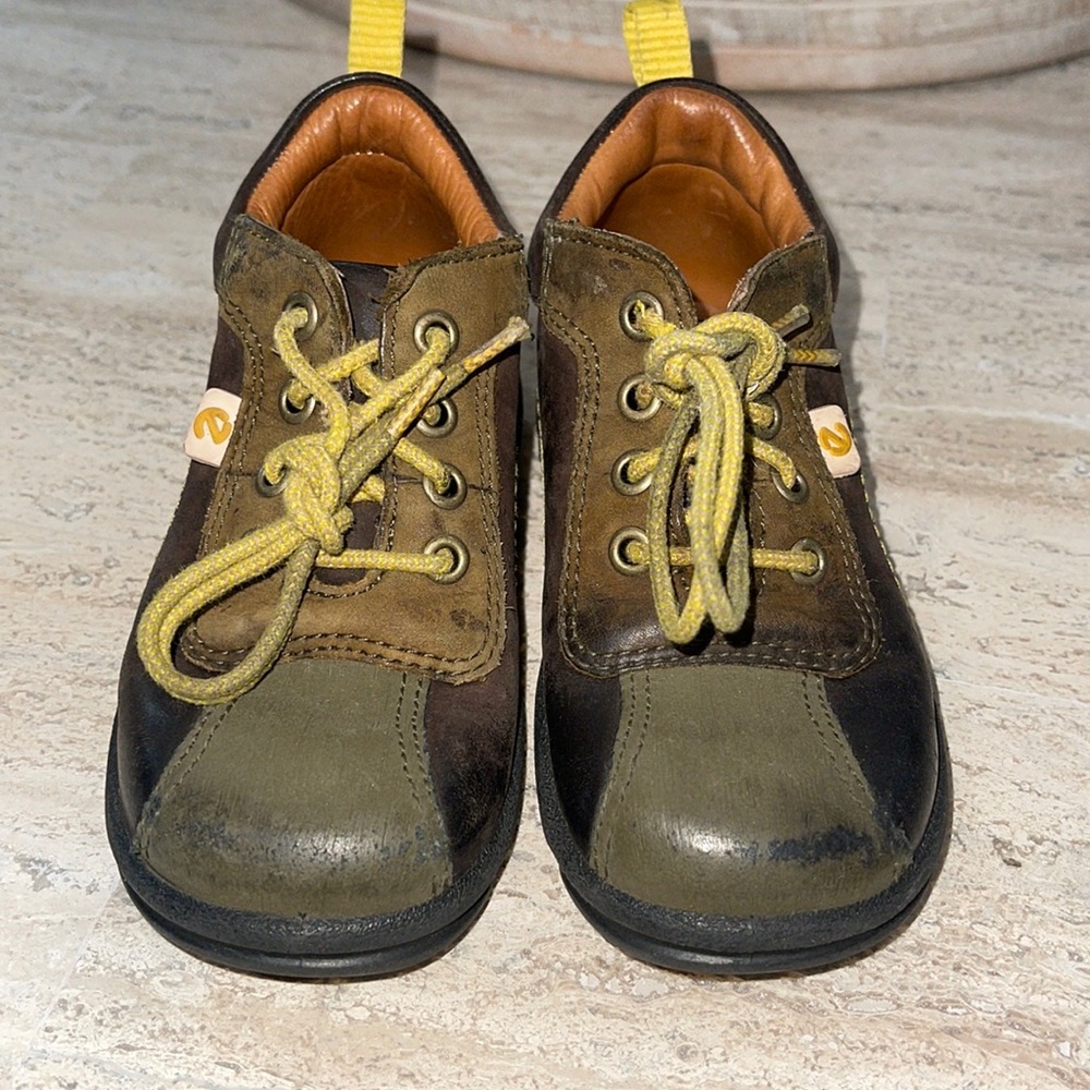 ECCO Toddler Sneakers size 23 in EUC.